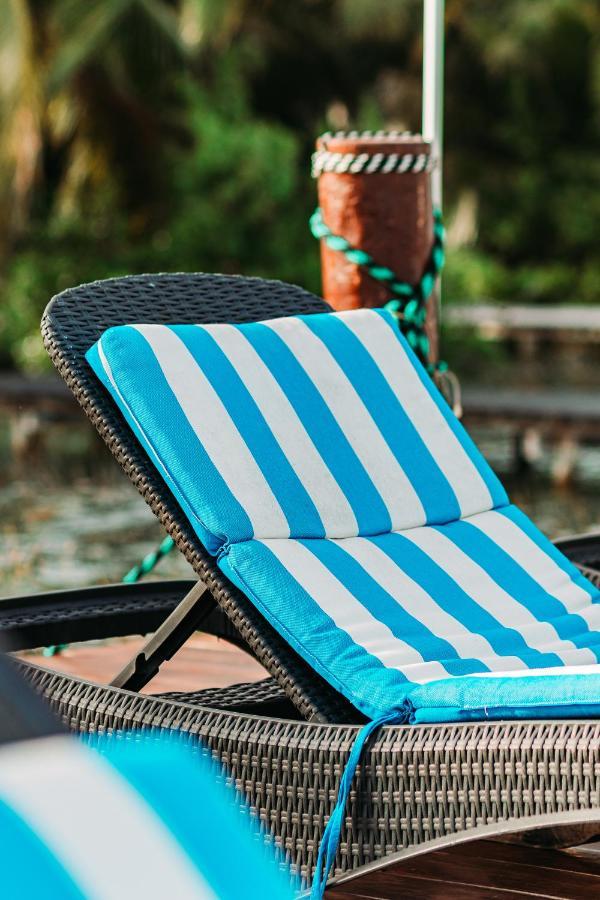 Blue Bird Hotel Bacalar Bagian luar foto